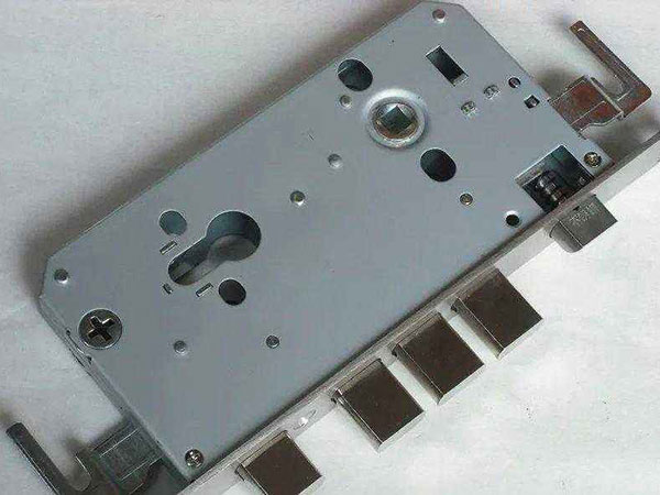 仲巴24小时上门开锁公司