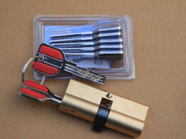 仲巴24小时上门开锁公司